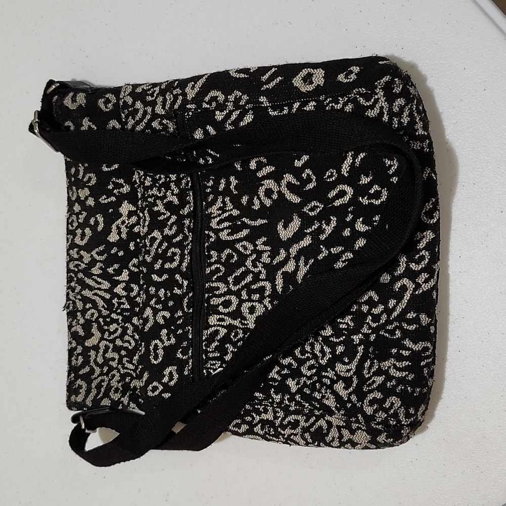 THIRTY-ONE LEOPARD PRINT CROSSBODY BAG